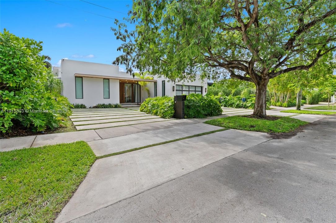 For Sale: $5,500,000 (4 beds, 5 baths, 2770 Square Feet)