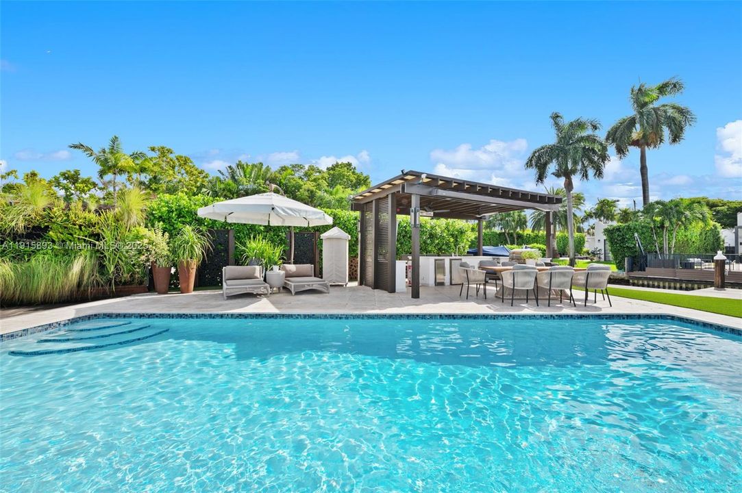 For Sale: $5,500,000 (4 beds, 5 baths, 2770 Square Feet)