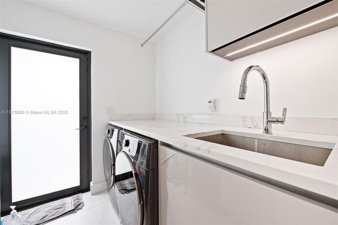 For Sale: $5,500,000 (4 beds, 5 baths, 2770 Square Feet)