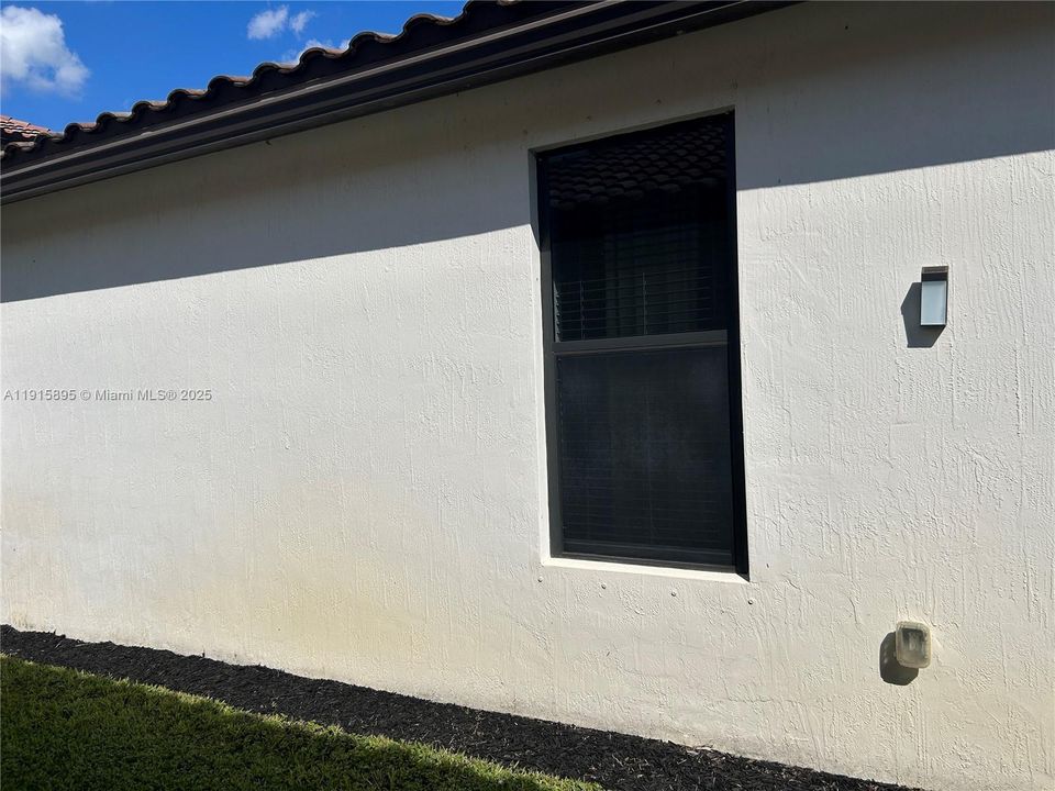 For Sale: $337,000 (3 beds, 2 baths, 1634 Square Feet)