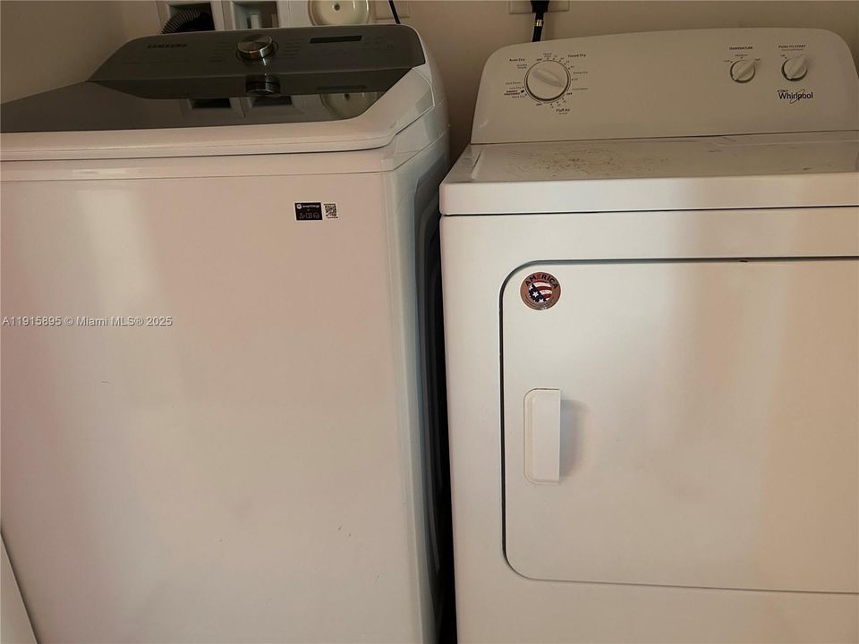 For Sale: $337,000 (3 beds, 2 baths, 1634 Square Feet)