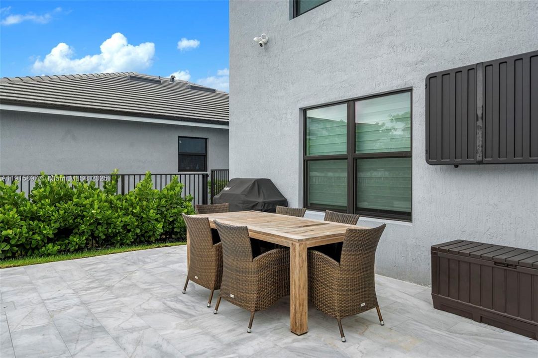 For Sale: $715,000 (4 beds, 2 baths, 2299 Square Feet)