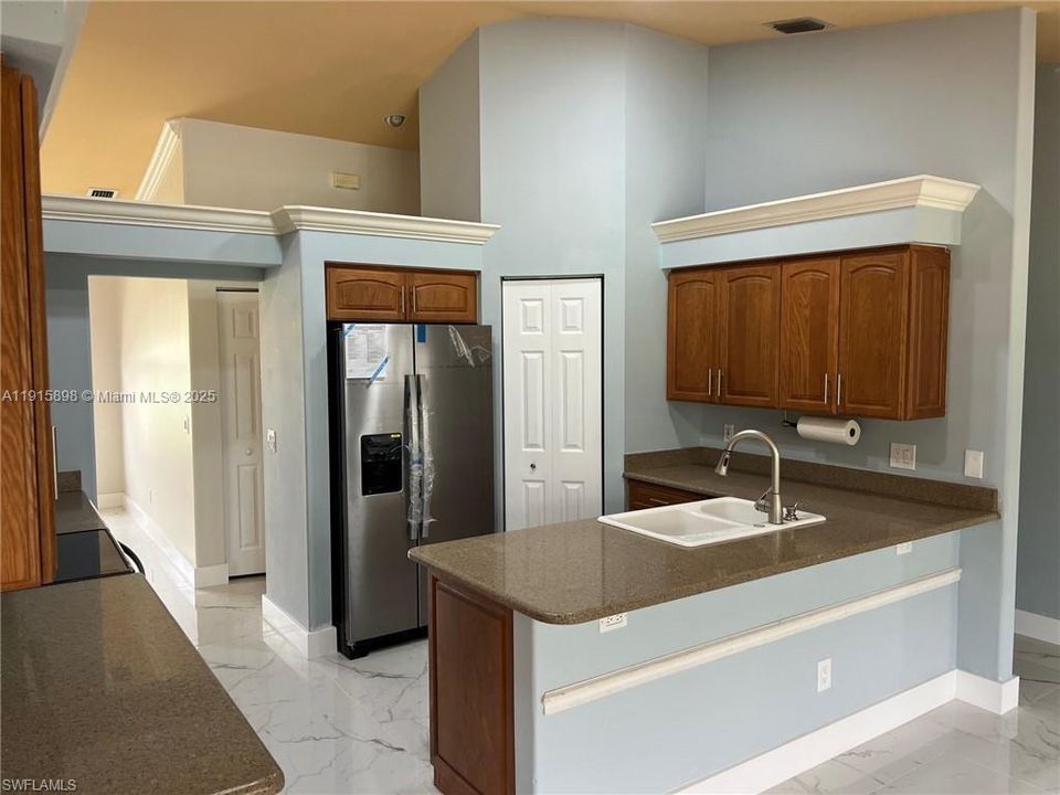 待售: $638,900 (5 贝兹, 3 浴室, 2585 平方英尺)