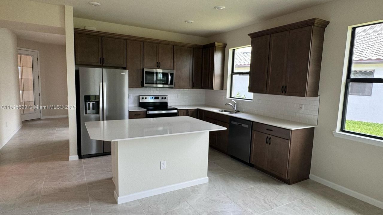 出租: $3,100 (2 贝兹, 2 浴室, 1584 平方英尺)