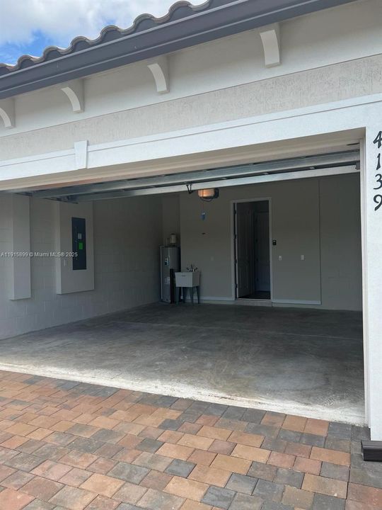 出租: $3,100 (2 贝兹, 2 浴室, 1584 平方英尺)