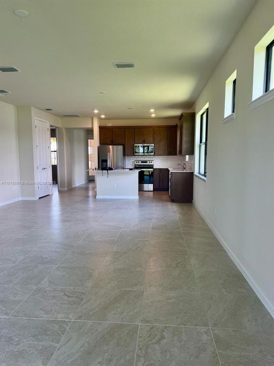 出租: $3,100 (2 贝兹, 2 浴室, 1584 平方英尺)