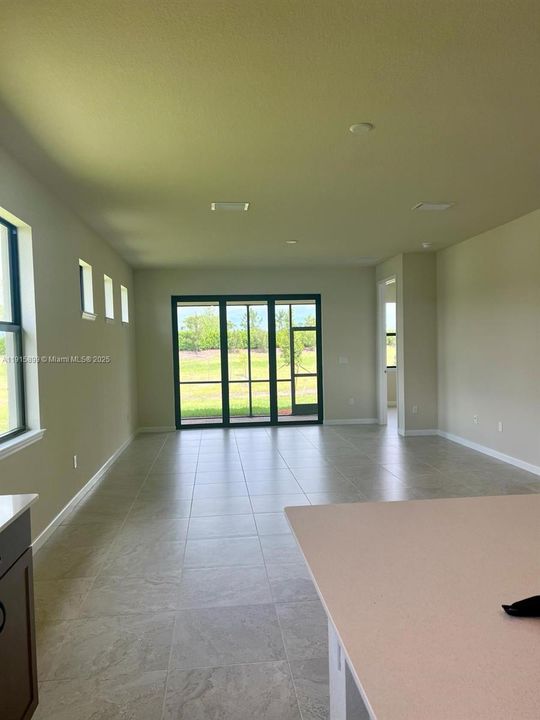 出租: $3,100 (2 贝兹, 2 浴室, 1584 平方英尺)