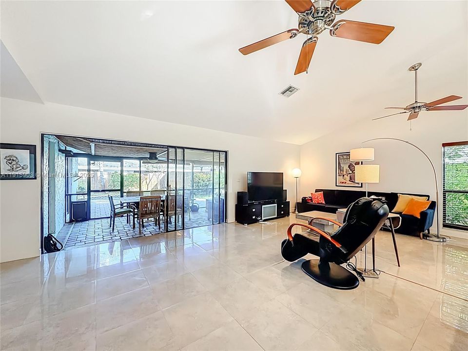 待售: $690,000 (3 贝兹, 2 浴室, 1805 平方英尺)