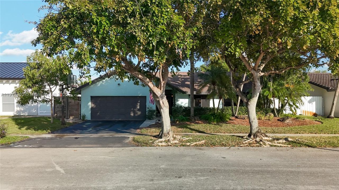 待售: $690,000 (3 贝兹, 2 浴室, 1805 平方英尺)