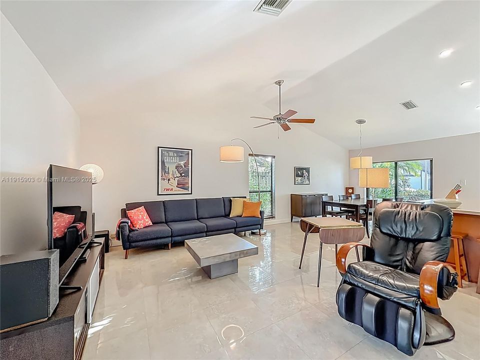 待售: $690,000 (3 贝兹, 2 浴室, 1805 平方英尺)