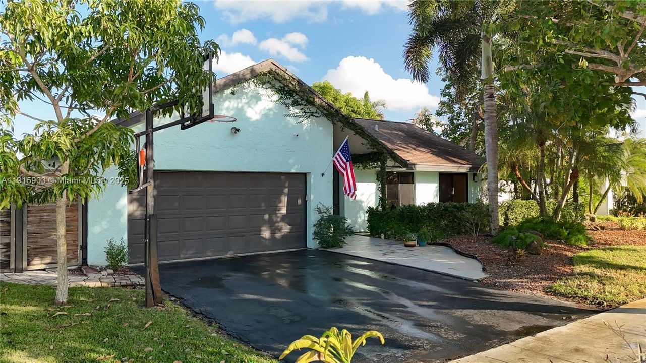 待售: $690,000 (3 贝兹, 2 浴室, 1805 平方英尺)