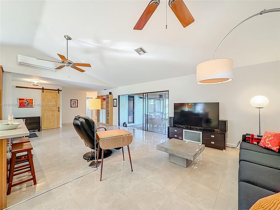 待售: $690,000 (3 贝兹, 2 浴室, 1805 平方英尺)