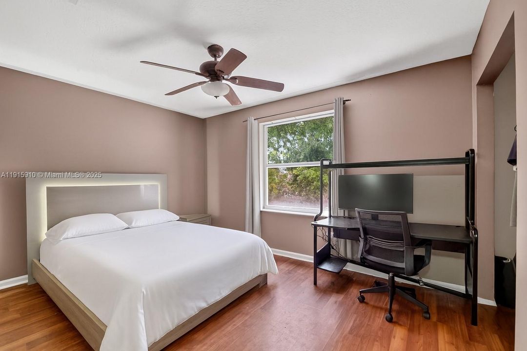 For Sale: $600,000 (5 beds, 2 baths, 2693 Square Feet)