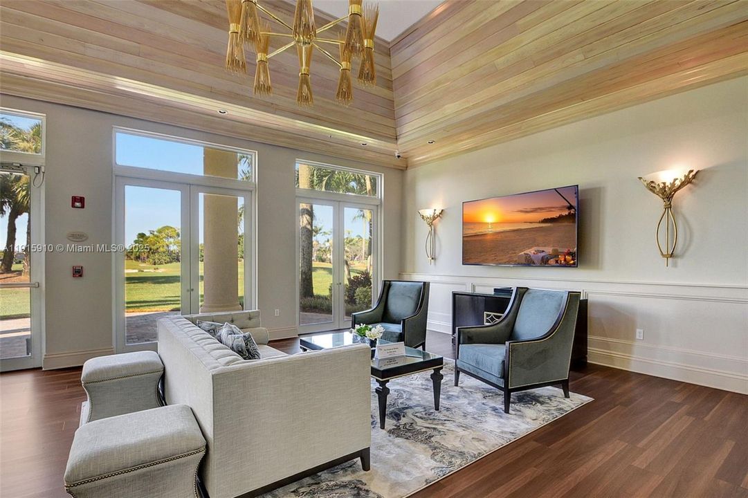 For Sale: $600,000 (5 beds, 2 baths, 2693 Square Feet)