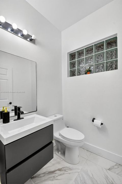 For Sale: $600,000 (5 beds, 2 baths, 2693 Square Feet)