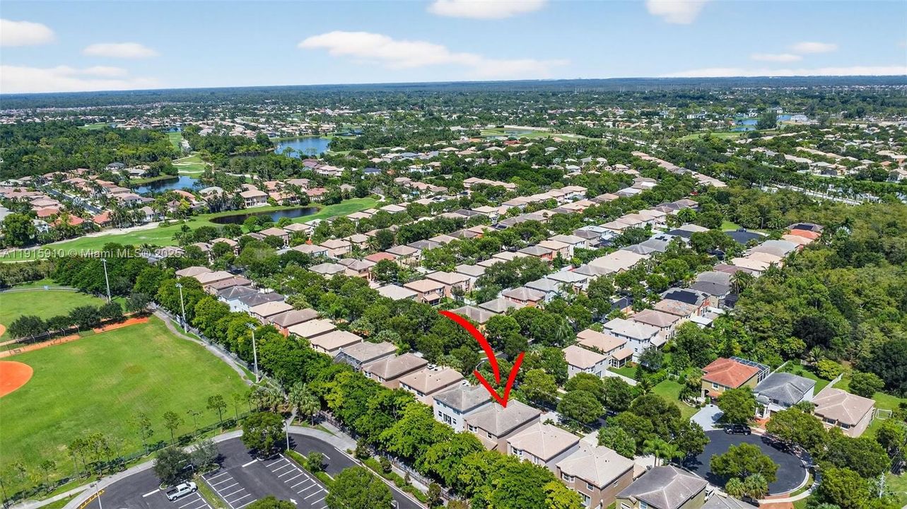 For Sale: $600,000 (5 beds, 2 baths, 2693 Square Feet)