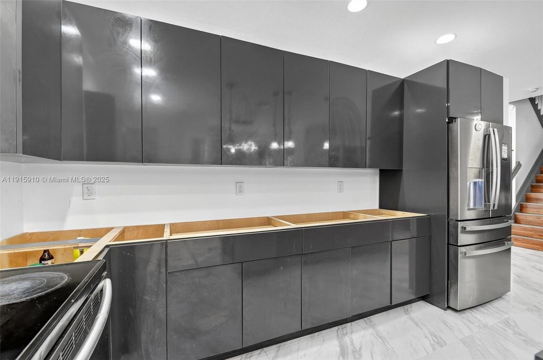 For Sale: $600,000 (5 beds, 2 baths, 2693 Square Feet)