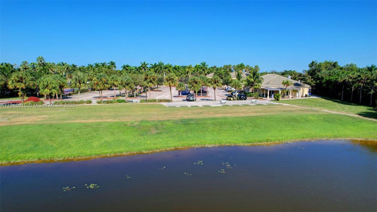 For Sale: $600,000 (5 beds, 2 baths, 2693 Square Feet)