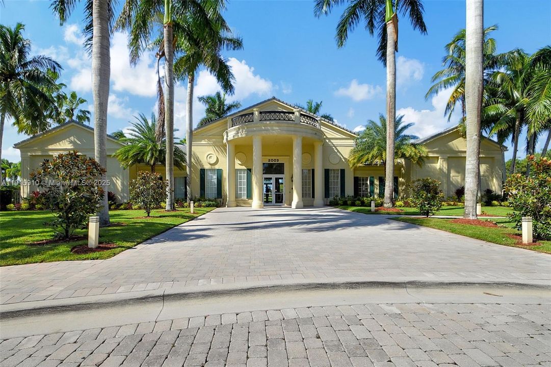 For Sale: $600,000 (5 beds, 2 baths, 2693 Square Feet)