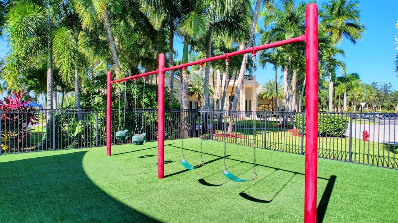 For Sale: $600,000 (5 beds, 2 baths, 2693 Square Feet)