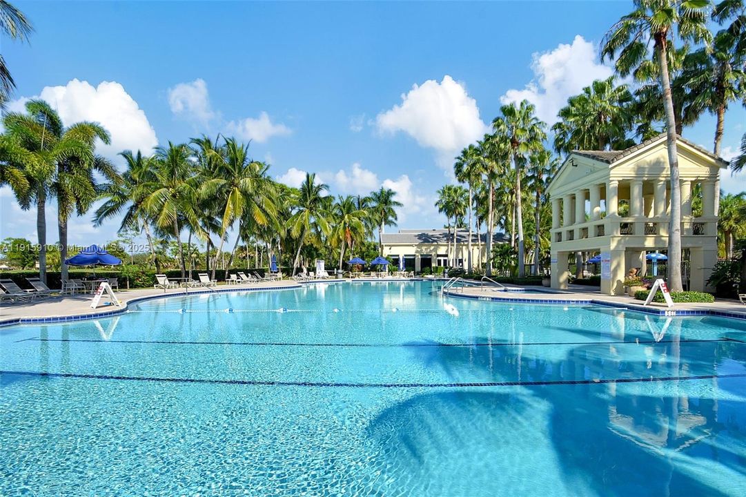 For Sale: $600,000 (5 beds, 2 baths, 2693 Square Feet)