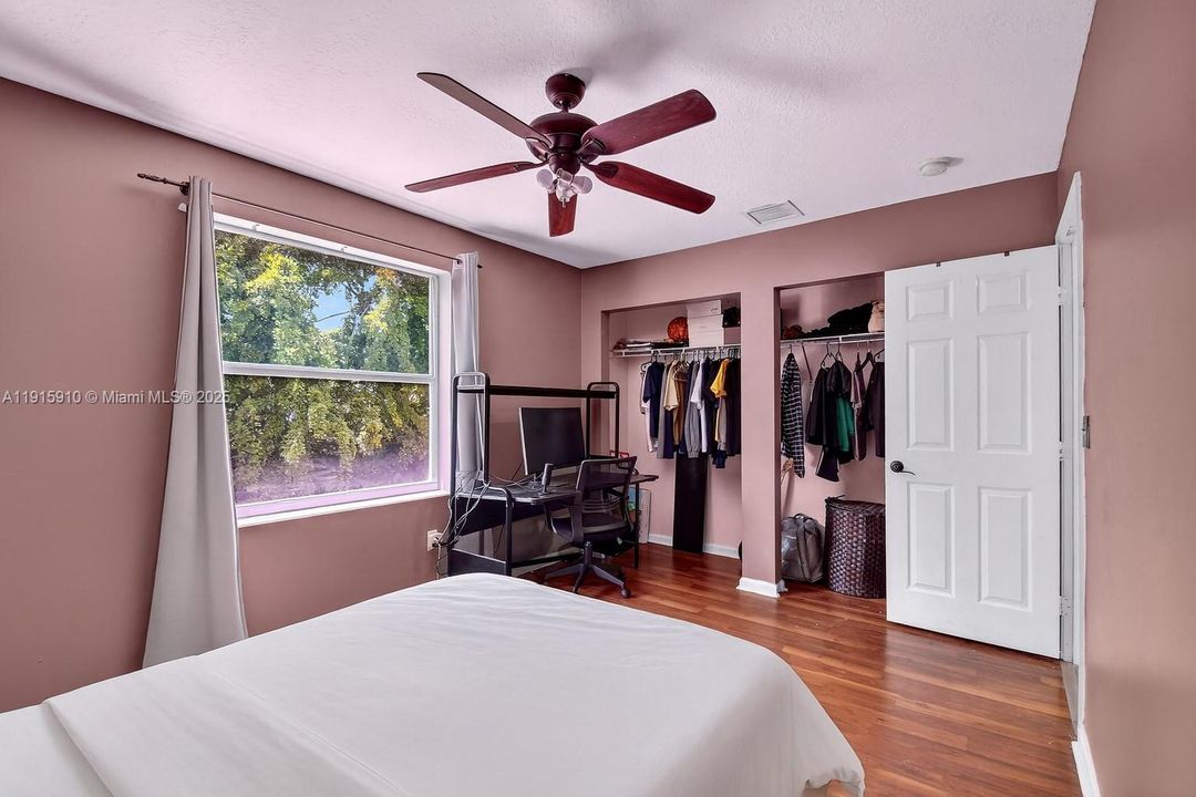 For Sale: $600,000 (5 beds, 2 baths, 2693 Square Feet)