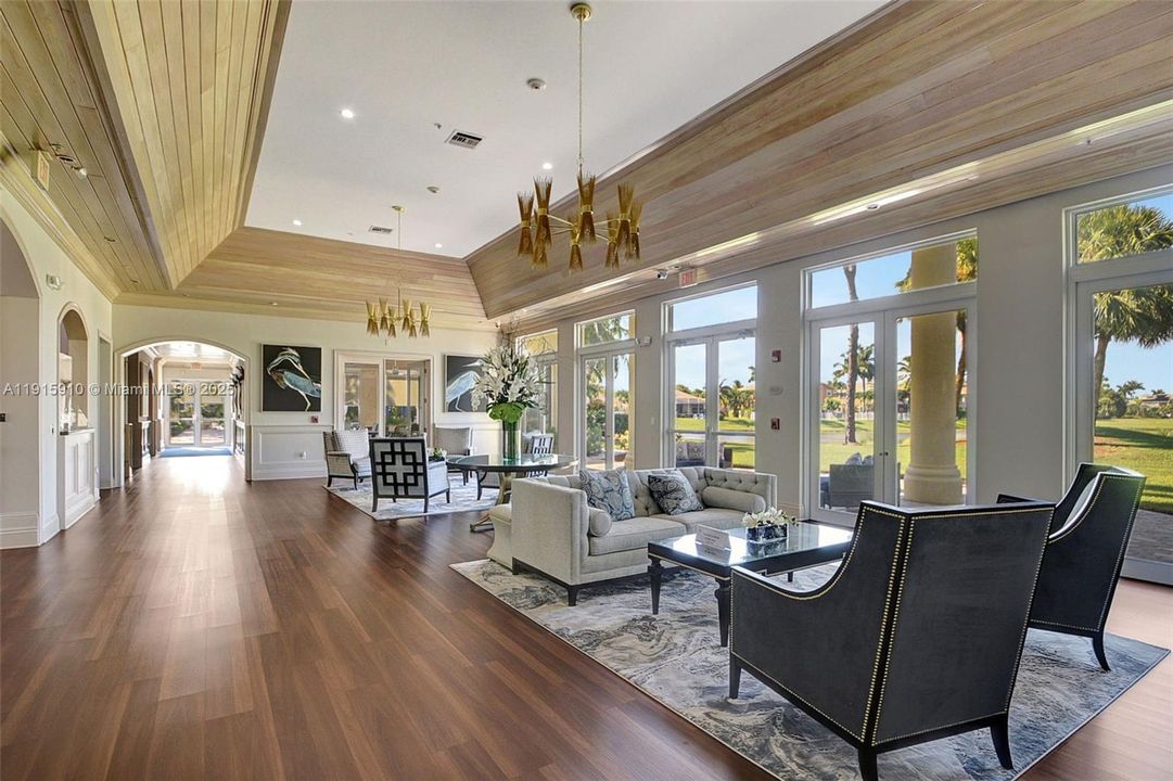 For Sale: $600,000 (5 beds, 2 baths, 2693 Square Feet)