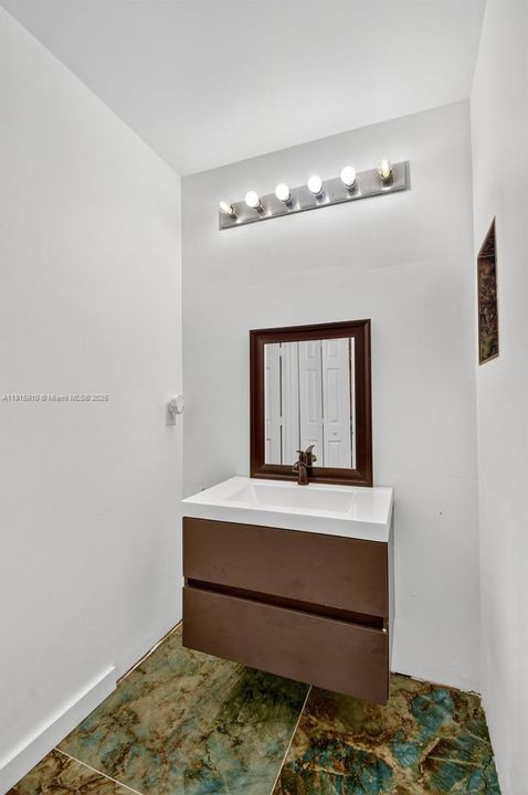 For Sale: $600,000 (5 beds, 2 baths, 2693 Square Feet)