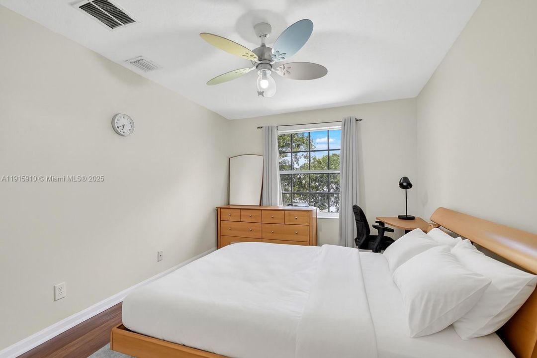 For Sale: $600,000 (5 beds, 2 baths, 2693 Square Feet)