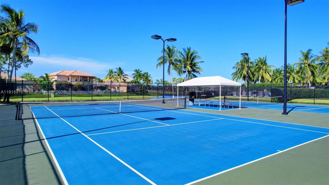 For Sale: $600,000 (5 beds, 2 baths, 2693 Square Feet)