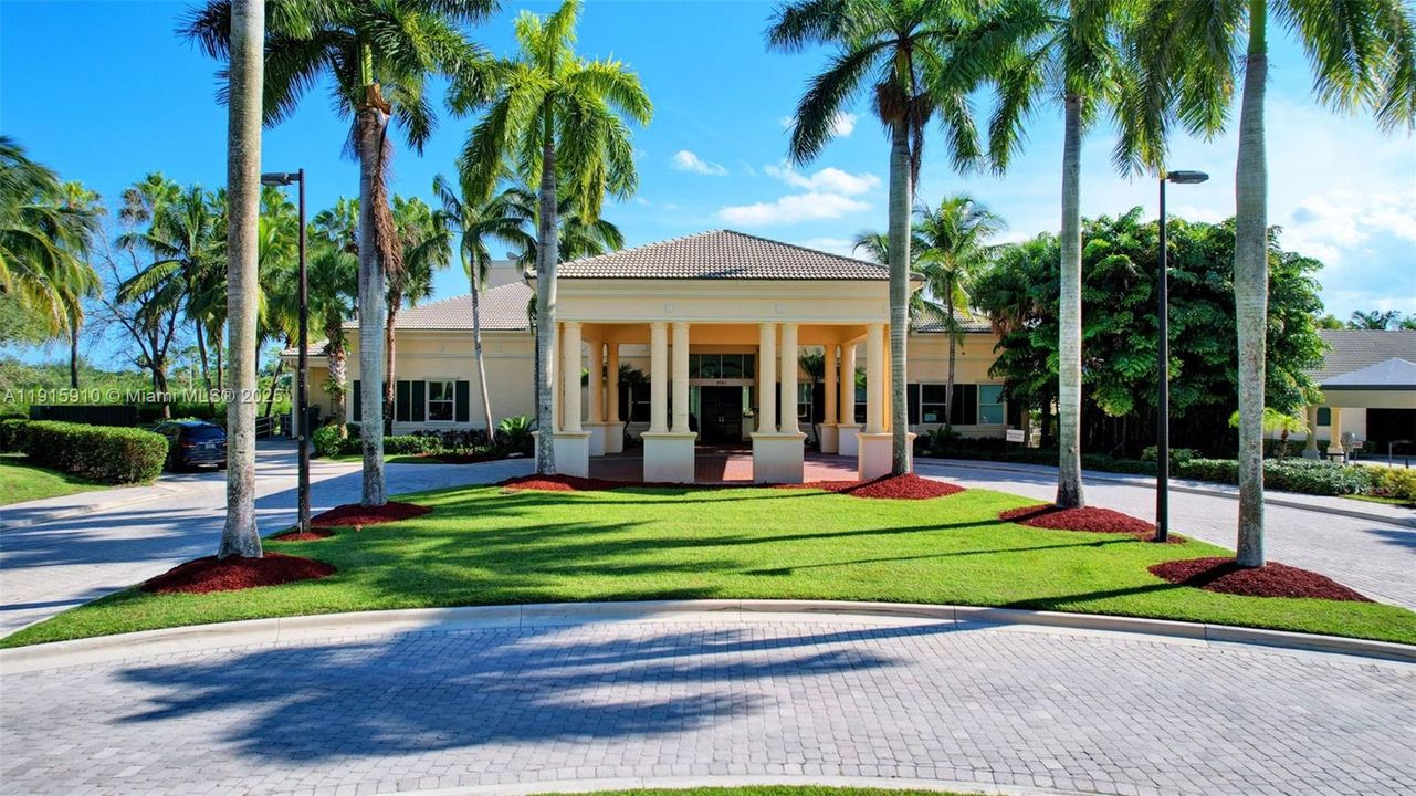 For Sale: $600,000 (5 beds, 2 baths, 2693 Square Feet)