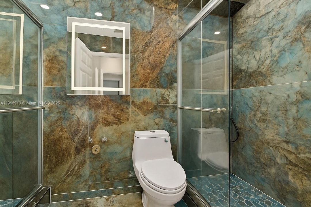 For Sale: $600,000 (5 beds, 2 baths, 2693 Square Feet)