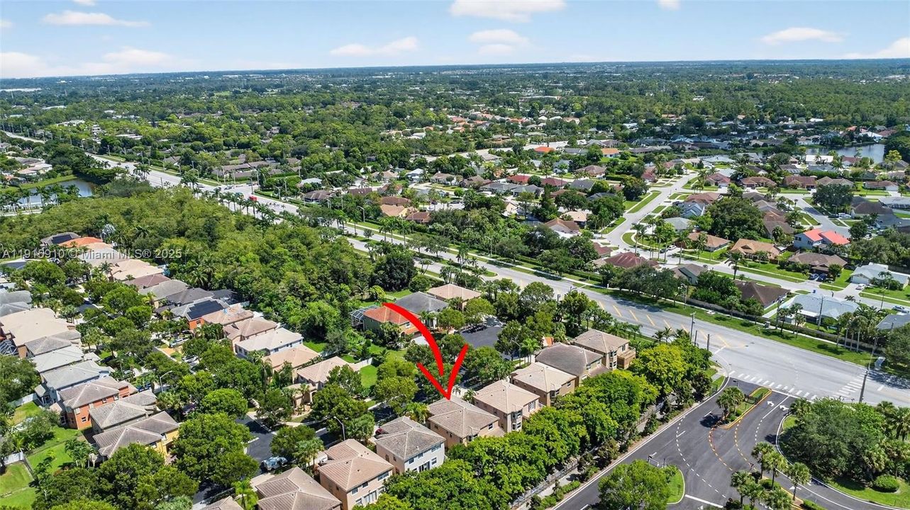 For Sale: $600,000 (5 beds, 2 baths, 2693 Square Feet)