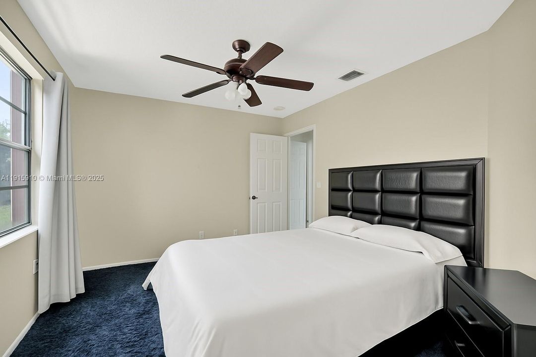 For Sale: $600,000 (5 beds, 2 baths, 2693 Square Feet)