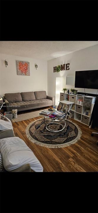 На продажу: $89,000 (1 спален, 1 ванн, 597 Квадратных фут)