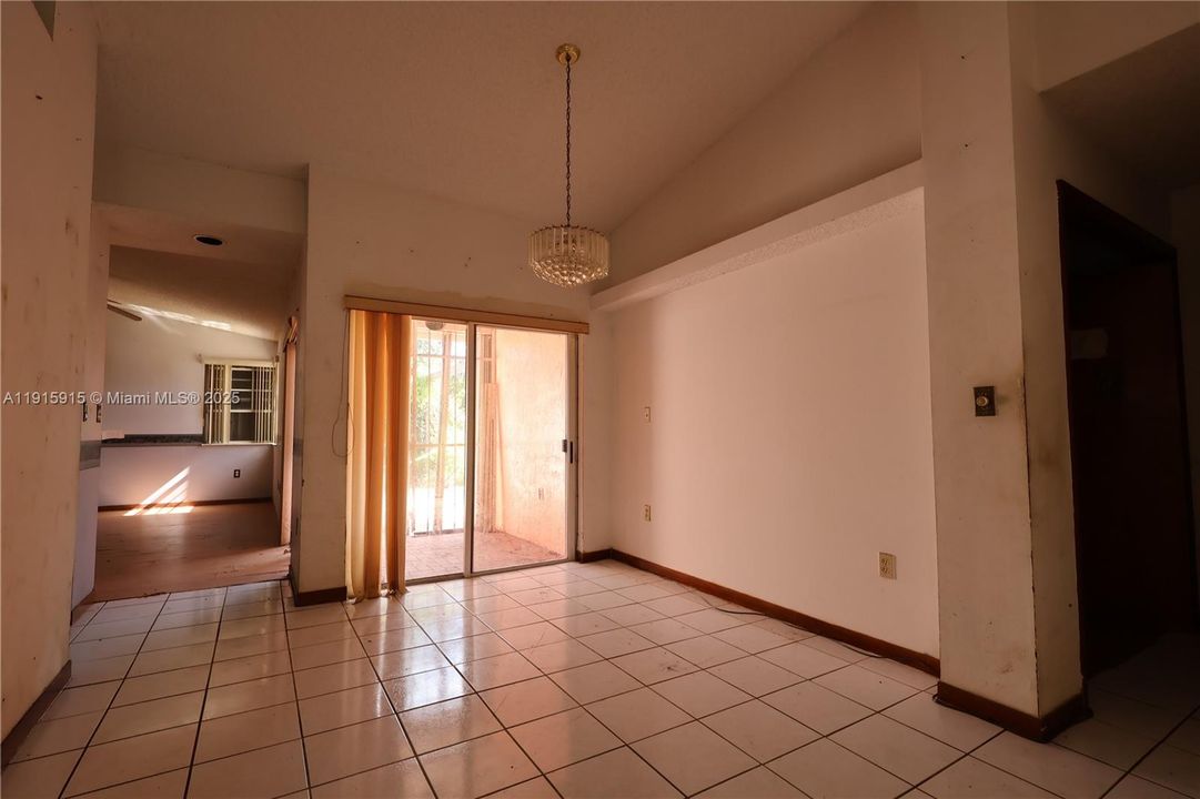 待售: $356,000 (4 贝兹, 2 浴室, 1720 平方英尺)