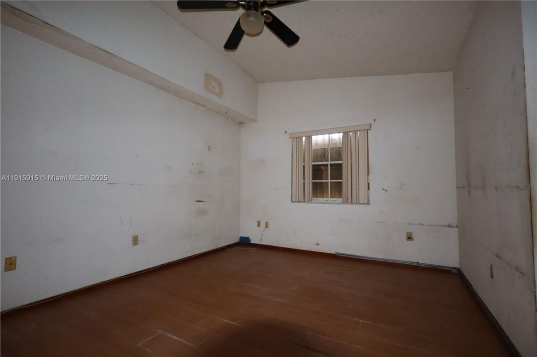 待售: $356,000 (4 贝兹, 2 浴室, 1720 平方英尺)