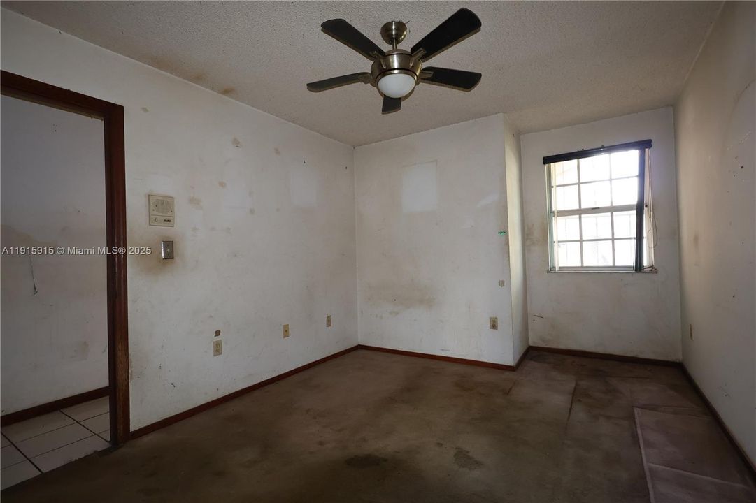 待售: $356,000 (4 贝兹, 2 浴室, 1720 平方英尺)