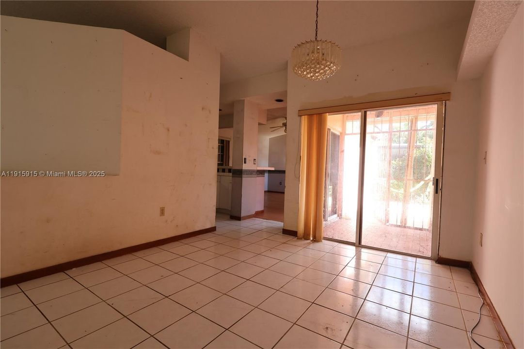 待售: $356,000 (4 贝兹, 2 浴室, 1720 平方英尺)