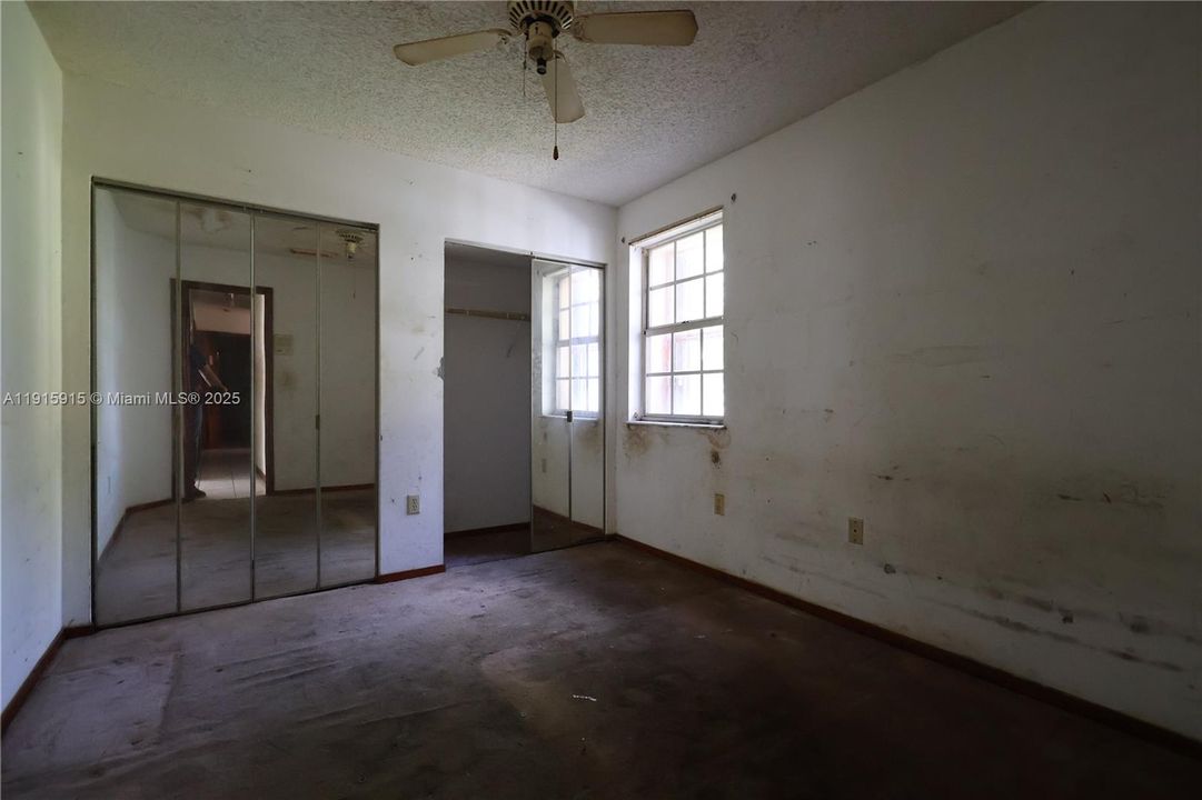 待售: $356,000 (4 贝兹, 2 浴室, 1720 平方英尺)