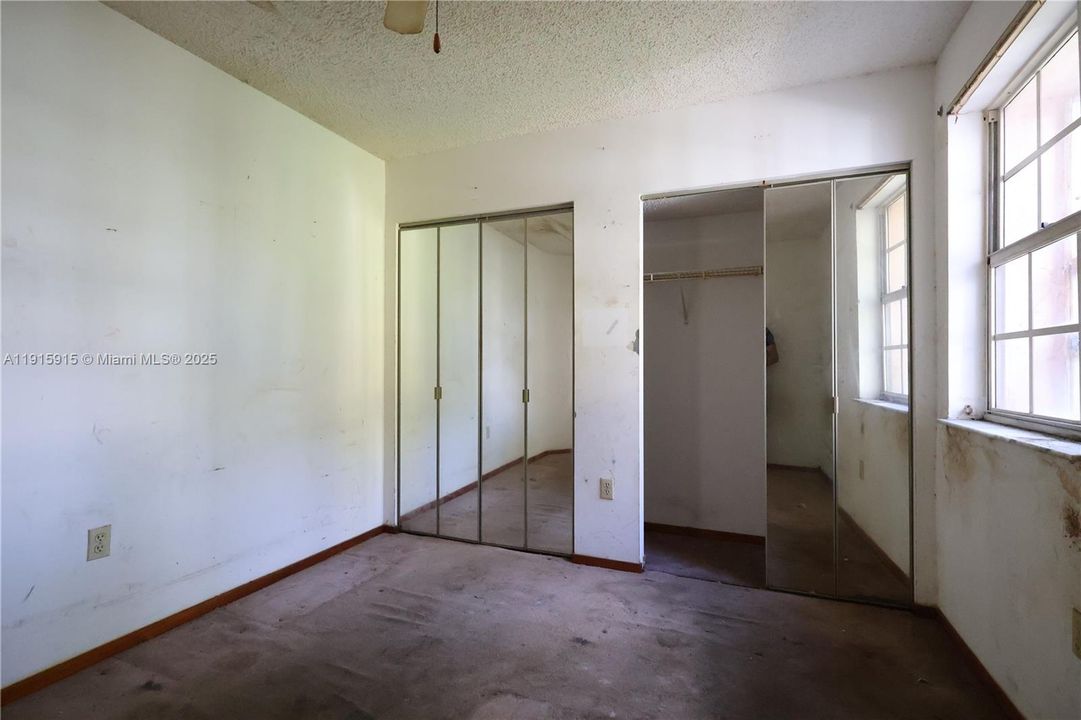 待售: $356,000 (4 贝兹, 2 浴室, 1720 平方英尺)