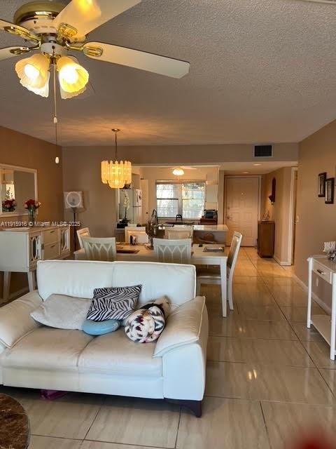 For Sale: $256,000 (2 beds, 2 baths, 1192 Square Feet)