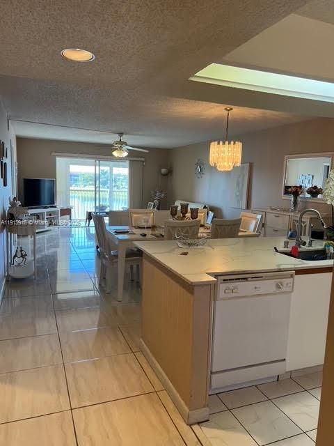 For Sale: $256,000 (2 beds, 2 baths, 1192 Square Feet)