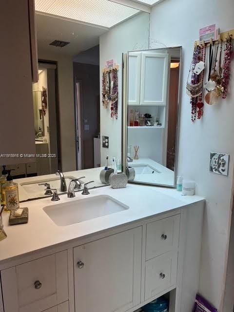 For Sale: $256,000 (2 beds, 2 baths, 1192 Square Feet)