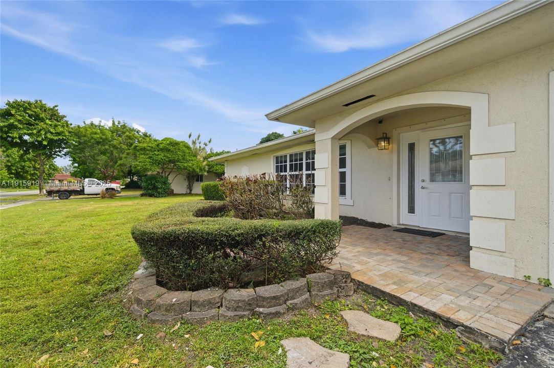 Activo con contrato: $4,500 (4 camas, 2 baños, 1952 Pies cuadrados)