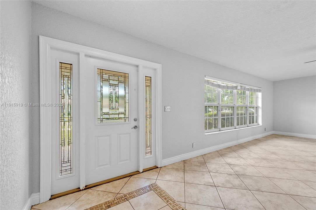 Activo con contrato: $4,500 (4 camas, 2 baños, 1952 Pies cuadrados)