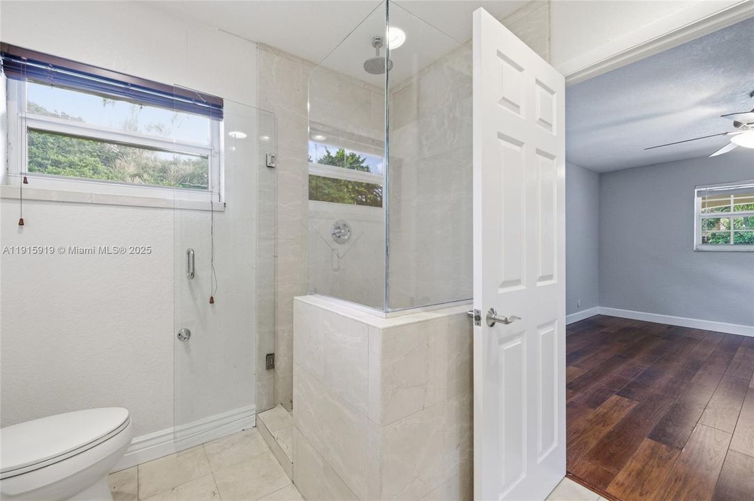 Activo con contrato: $4,500 (4 camas, 2 baños, 1952 Pies cuadrados)