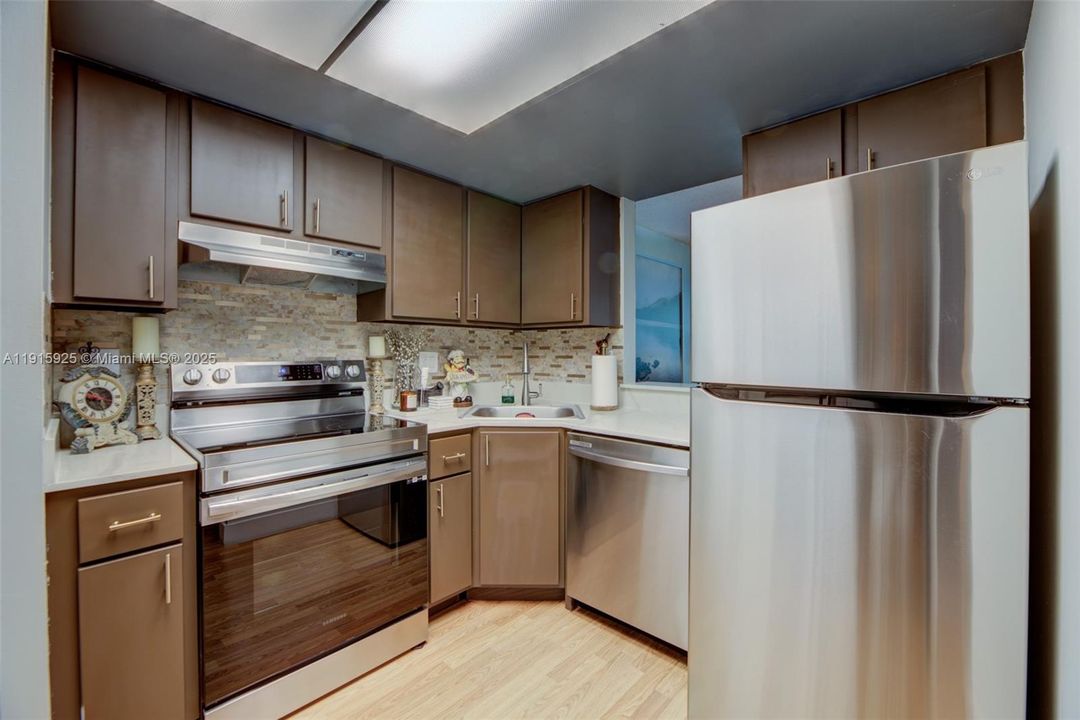 En Venta: $240,000 (2 camas, 2 baños, 900 Pies cuadrados)