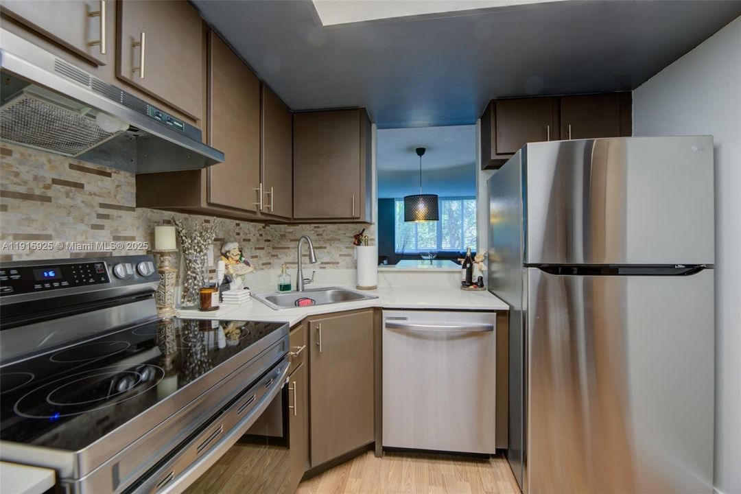 En Venta: $240,000 (2 camas, 2 baños, 900 Pies cuadrados)