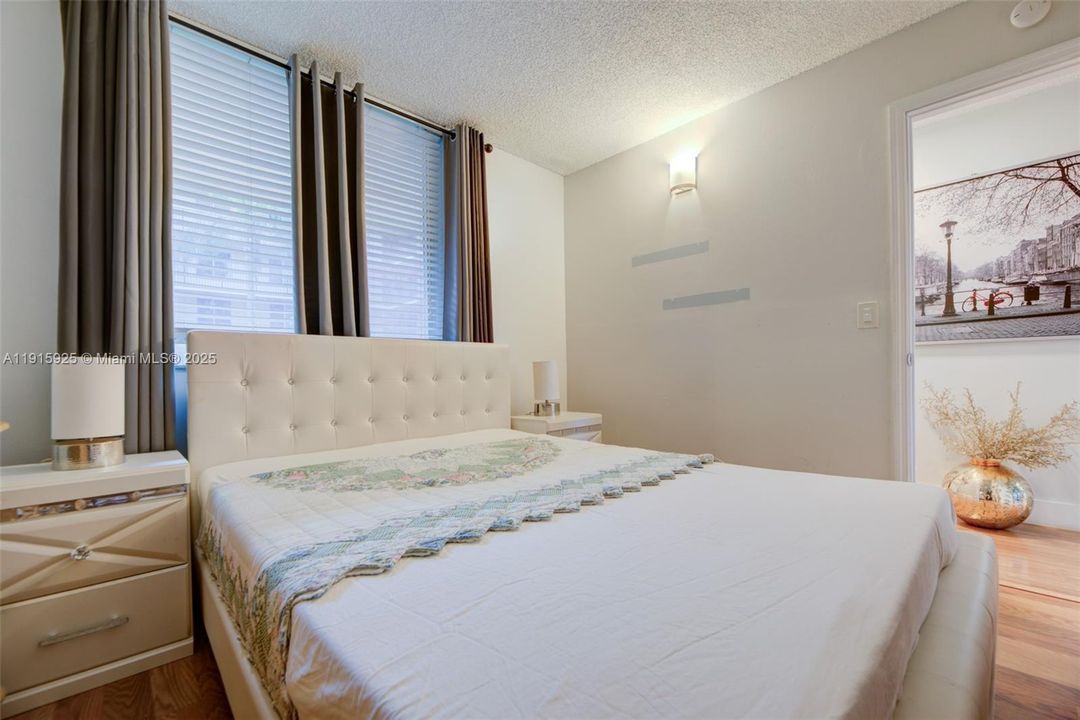 En Venta: $240,000 (2 camas, 2 baños, 900 Pies cuadrados)